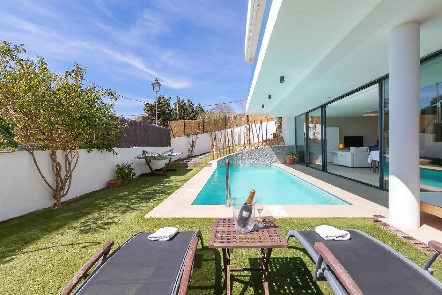 Δωμάτια σε οικογενειακή κατοικία Stunning Private Loft Marbella Διαμέρισμα